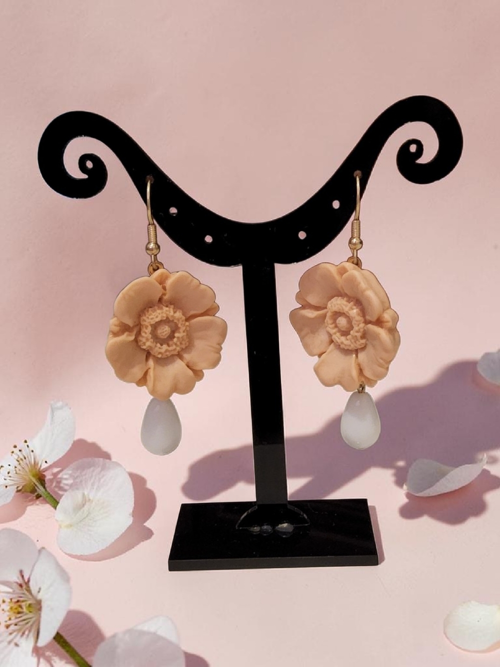 Plunder Floral  Peach Flower with White Teardrop
